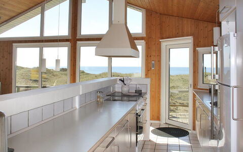 Mafalda - 260M from the Sea: Cocina, Diseño De Interiores, Madera, Piso, Techo, Mostrador, Suelo, Mueble, Gabinetes, Aparato De Cocina