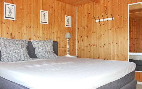 Mafalda - 260M from the Sea: Madera, Piso, Mueble, Suelo, Diseño De Interiores, Habitación, Cama, Habitación, Sábana, Madera Dura
