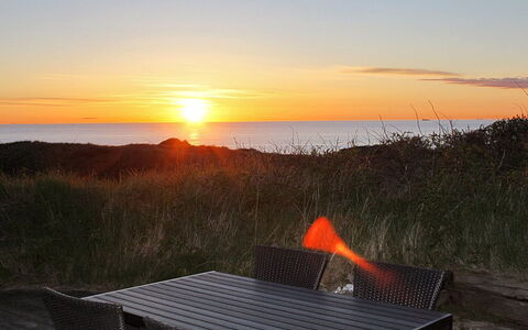 Mafalda - 260M from the Sea: Mueble, Horizonte, Naranja, Resplandor Crepuscular, Puesta De Sol, Oscuridad, Amanecer, Noche, Mar, Mañana En Red Sky