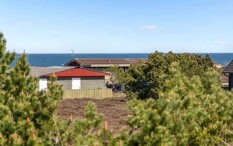 Kristiina - 300M from the Sea: Barrio Residencial, Techo, Suburbio, Entrada De Coches, Inmuebles, Tubo De Lámpara