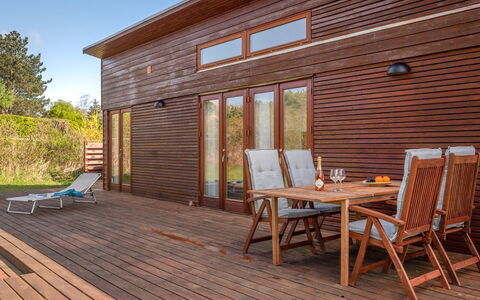 Esta - from the Sea: Mueble, Diseño De Interiores, Piso, Madera, Suelo, Techo, Suelos De Madera, Silla, Mesa, Encendiendo