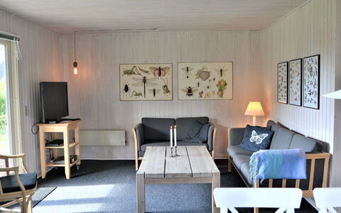 Kustaa - 1Km from the Sea: Mueble, Piso, Diseño De Interiores, Madera, Suelo, Mesa, Techo, Silla, Habitación, Sala