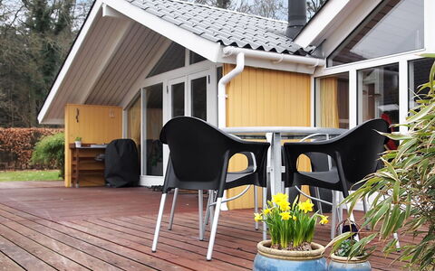 Sporgh - 100M from the Sea: Madera, Mueble Para Exteriores, Mueble, Porche, Silla, Casa, Sombra, Manchas De Madera, Madera Dura, Cubierta