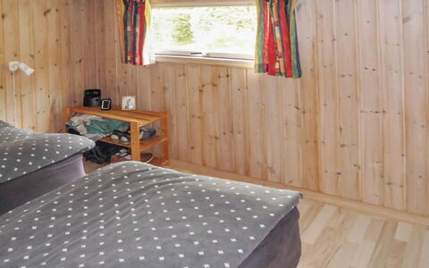 Sporgh - 100M from the Sea: Mueble, Piso, Diseño De Interiores, Suelo, Madera, Techo, Habitación, Habitación, Cama, Manchas De Madera