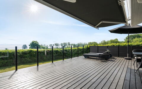 Aasta - 250M from the Sea: Piso, Pared, Suelo, Diseño De Interiores, Madera, Techo, Suelos De Madera, Encendiendo, Mueble, Suelo Laminado