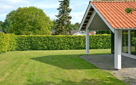 Dea - 850M from the Sea: Barrio Residencial, Techo, Suburbio, Entrada De Coches, Inmuebles, Tubo De Lámpara