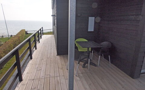 Reinhard - 50M from the Sea: Madera, Suelo, Material Compuesto, Cubierta, Madera Dura, Tablón, Balcón, Suelos De Madera, Manchas De Madera, Pretil