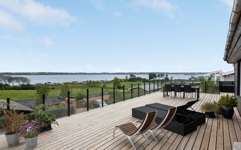 Karli - 330M to the Fjord: Madera, Techo, Arquitectura, Casa, Casa, Cabaña, Vía Muerta, Madera Dura, Pendiente, Inmuebles