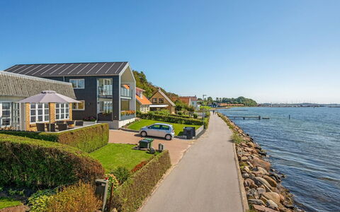 Palnir - from the Sea: Barrio Residencial, Techo, Suburbio, Entrada De Coches, Inmuebles, Tubo De Lámpara