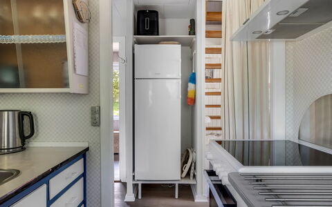 Alflak - 5.2Km from the Sea: Aparato De Cocina, Cocina, Electrodoméstico, Diseño De Interiores, Madera, Piso, Mostrador, Mueble, Electrodoméstico, Suelo