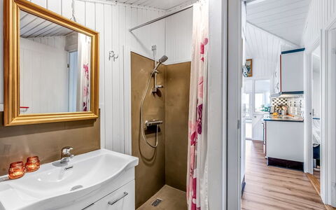 Caya - 450M to the Fjord: Piso, Diseño De Interiores, Madera, Suelo, Escalera, Techo, Manchas De Madera, Suelos De Madera, Madera Dura, Pretil