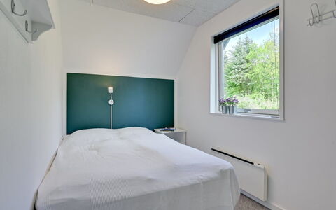 Femija - 500M to the Fjord: Techo, Diseño De Interiores, Suelo, Habitación, Lámpara, La Luz Del Día, Lecho, Cama, Marco De La Cama, Sábana