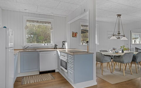 Thyra - 500M to the Fjord: Cocina, Madera, Piso, Electrodoméstico, Aparato De Cocina, Diseño De Interiores, Mostrador, Suelo, Techo, Mueble