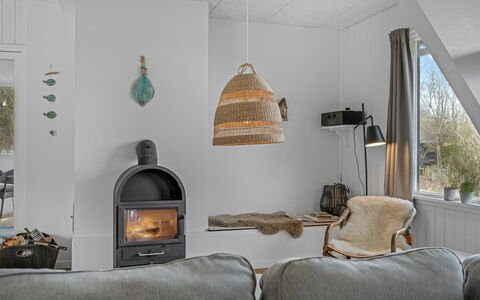 Thyra - 500M to the Fjord: Madera, Mueble, Techo, Silla, Material Natural, Madera Dura, Lámpara, Sala, Lámpara, Marco