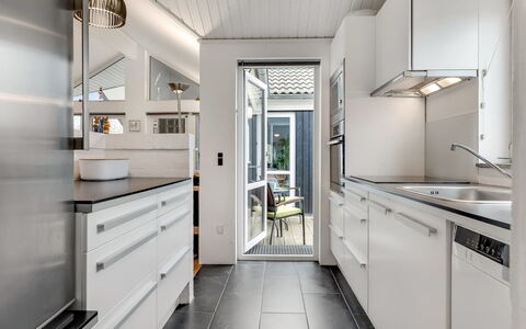 Athisl - 800M from the Sea: Cocina, Mostrador, Diseño De Interiores, Piso, Electrodoméstico, Aparato De Cocina, Gabinetes, Techo, Casa, Suelo