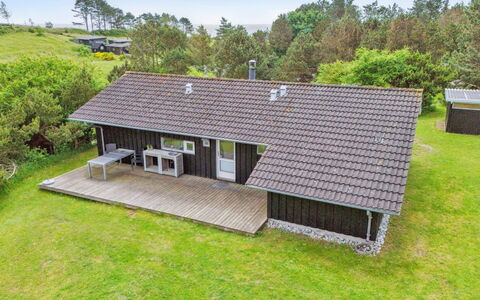 Arntraud - 250M from the Sea: Hierba, Pradera, El Terreno Del Lote, Cabaña, Área Rural, Prado, Edificios Del Jardín, Jardín, Cobertizo