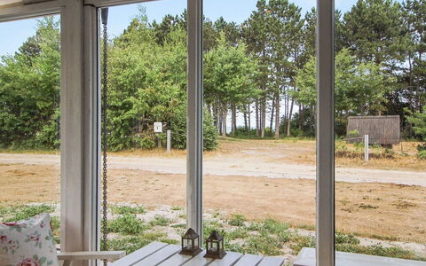 Eldina - 100M from the Sea: Madera, Vaso, Sombra, Madera Dura, Silla, Material Natural, Manchas De Madera, Estructura Al Aire Libre, Edificios Del Jardín, Porche