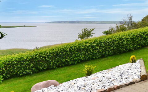 Pirkka - 50M to the Fjord: Madera, Techo, Casa, Cabaña, Puerta, Casa, Vía Muerta, El Terreno Del Lote, Edificios Del Jardín, Cobertizo