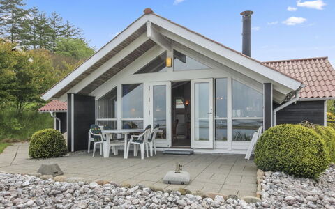 Pirkka - 50M to the Fjord: Piscina, Mueble Para Exteriores, Mueble, Recurso, Losa, Eco Hotel, Sombra, Silla, Ocio, Inmuebles