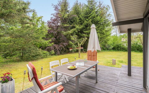 Syrina: Techo, Casa, Casa, Cabaña, Vía Muerta, Inmuebles, Entrada De Coches, Edificios Del Jardín, Yarda, Cobertizo