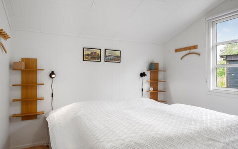 Gia - 1.3Km from the Sea: Pared, Habitación, Cama, Madera, Diseño De Interiores, Techo, Mueble, Piso, Sábana, Suelo