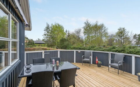Rafn - 550M from the Sea: Madera, Cubierta, Porche, Suelos De Madera, Madera Dura, Sombra, Manchas De Madera, Tablón, Silla, Balcón