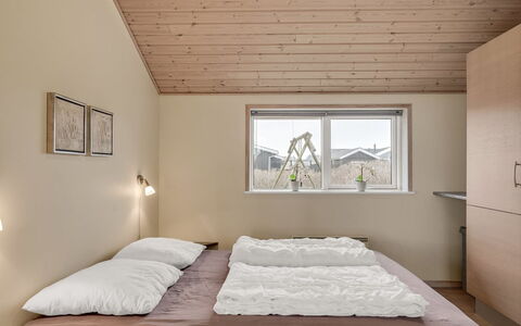 Aniela - 150M from the Sea: Pared, Madera, Diseño De Interiores, Techo, Suelo, Piso, Habitación, Habitación, Cama, Casa