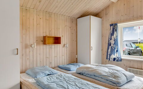 Aashild - 400M from the Sea: Madera, Habitación, Casa, Cama, Lecho, Sábana, Marco De La Cama, Linos, Capa De Hielo, Madera Dura