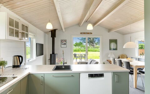 Aashild - 400M from the Sea: Cocina, Diseño De Interiores, Techo, Mostrador, Aparato De Cocina, Mueble, Gabinetes, Lámpara, Electrodoméstico, Electrodoméstico