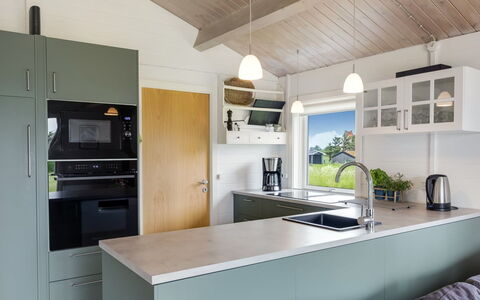 Aashild - 400M from the Sea: Cocina, Aparato De Cocina, Mostrador, Diseño De Interiores, Madera, Electrodoméstico, Piso, Techo, Gabinetes, Mueble