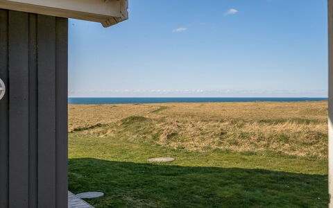 Hedy - 150M from the Sea: Mueble, Diseño De Interiores, Piso, Madera, Suelo, Techo, Suelos De Madera, Silla, Mesa, Encendiendo