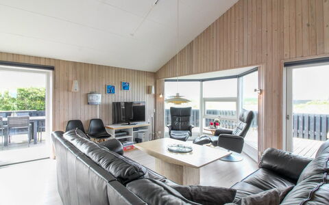 Seniha - 400M from the Sea: Madera, Casa, Techo, Madera Dura, Cabaña, Suelos De Madera, Tablón, Manchas De Madera, Sala