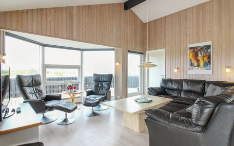 Seniha - 400M from the Sea: Diseño De Interiores, Madera, Techo, Mueble, Sofá, Sala, Piso, Habitación, Suelo, Encendiendo