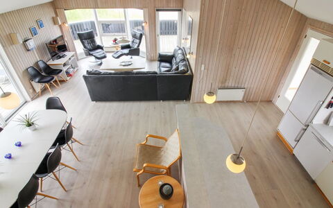 Seniha - 400M from the Sea: Diseño De Interiores, Piso, Madera, Suelo, Mueble, Techo, Suelos De Madera, Sala, Encendiendo, Lámpara