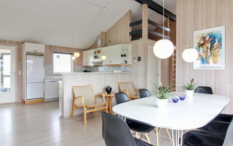 Seniha - 400M from the Sea: Diseño De Interiores, Madera, Mueble, Piso, Techo, Lámpara, Suelo, Cocina Y Comedor Mesa, Encendiendo, Sala