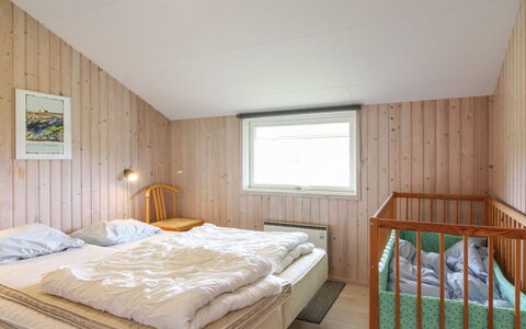 Seniha - 400M from the Sea: Madera, Habitación, Cama, Techo, Diseño De Interiores, Suelo, Casa, Lecho, Mueble, Sábana