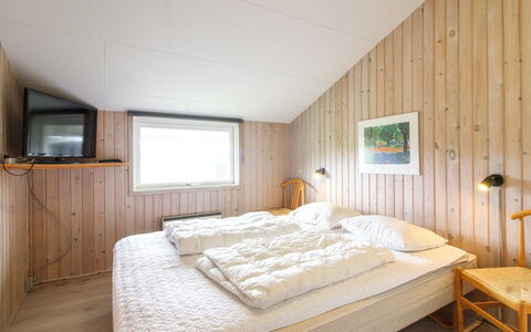Seniha - 400M from the Sea: Madera, Habitación, Diseño De Interiores, Techo, Cama, Suelo, Piso, Sábana, Casa, Marco De La Cama
