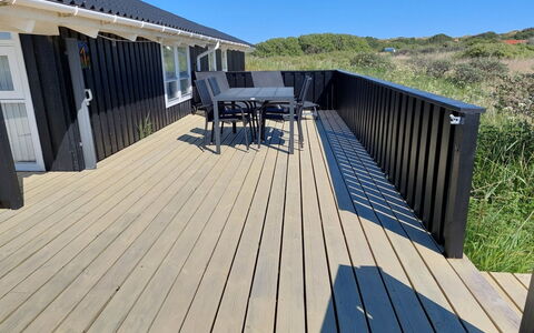 Sixten - 450M from the Sea: Piso, Pared, Suelo, Diseño De Interiores, Madera, Techo, Suelos De Madera, Encendiendo, Mueble, Suelo Laminado