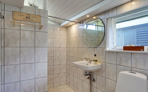 Afrim - 694M from the Sea: Arreglo De Tubería, Piso, Baño, Suelo, Lavabo Del Baño, Lavabo, Techo, Diseño De Interiores, Grifo, Plomería