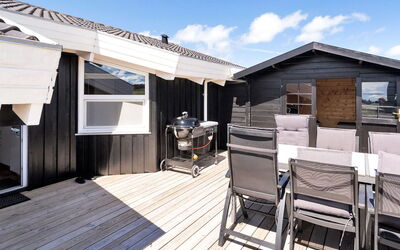 Elvie - 200M from the Sea