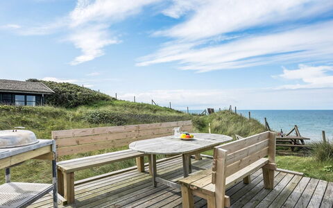 Grazian - 50M from the Sea: Madera, Mar, Tablón, Porche, Oceano, Costa, Cubierta, Mueble Para Exteriores, Madera Dura, Boardwalk