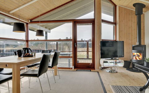 Gretha - 1.0Km from the Sea: Diseño De Interiores, Piso, Madera, Techo, Mueble, Suelo, Silla, Sala, Casa, Habitación