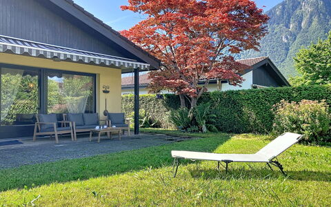 Dorenavant: Mueble Para Exteriores, Cobertura Del Suelo, Cordillera, Sombra, Jardín, Césped, Hill Station, Paisajismo, Yarda, Valle