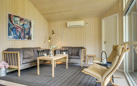 Anemone - 700M from the Sea: Mueble, Diseño De Interiores, Piso, Madera, Suelo, Techo, Suelos De Madera, Silla, Mesa, Encendiendo