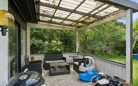 Gadde - 1Km from the Sea: Jardín, Sombra, Estructura Al Aire Libre, Patio Interior, Mueble Para Exteriores, Patio, Yarda, Porche, Silla, Pérgola