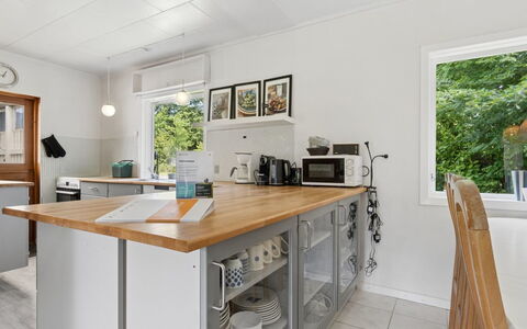 Gadde - 1Km from the Sea: Cocina, Aparato De Cocina, Mostrador, Piso, Electrodoméstico, Diseño De Interiores, Gabinetes, Mueble, Madera, Electrodoméstico
