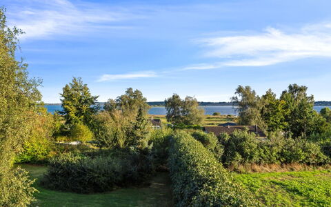 Erikka - 300M to the Fjord: Azul, Arbusto, Cabaña, Cobertura Del Suelo, Jardín, Inmuebles, Sombra, Paisajismo, Casa De Campo, Eco Hotel