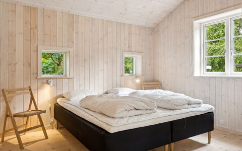 Grethe - 750M from the Sea: Madera, Piso, Habitación, Suelo, Diseño De Interiores, Techo, Cama, Suelos De Madera, Lecho, Sábana