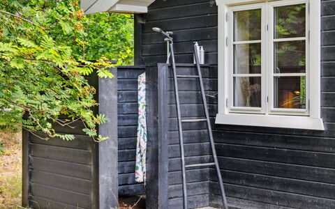 Grethe - 750M from the Sea: Casa, Cabaña, Techo, Edificios Del Jardín, Sombra, Cobertizo, Patio Interior, Mueble Para Exteriores, Yarda, Césped