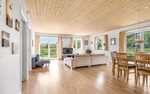 Ettie - 6Km from the Sea: Piso, Diseño De Interiores, Suelos De Madera, Suelo, Madera, Techo, Mueble, Suelo Laminado, Casa, Madera Dura